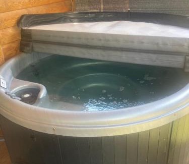 Campton Casa | Lazy Oak Lay-Up, WiFi, Hot Tub