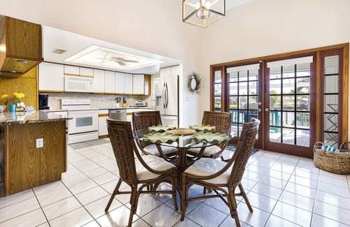 Lochmoor Waterway Estates Casa | Lazy Palm Retreat Heated Pool Jacuzzi Gulf Canal