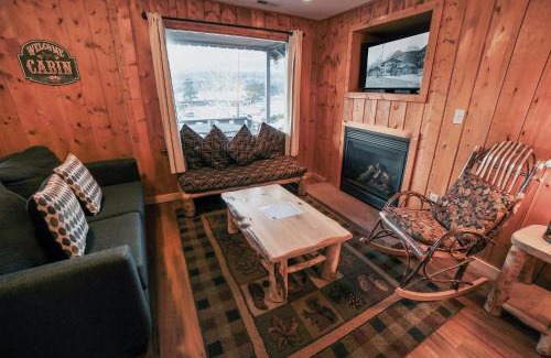 Estes Park Casa | Lazy R Cottages- 8 cabin
