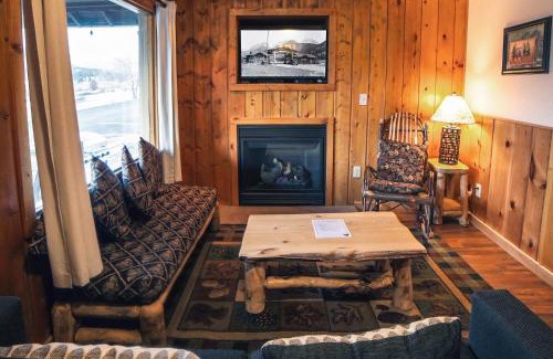 Estes Park Casa | Lazy R Cottages- 8 cabin