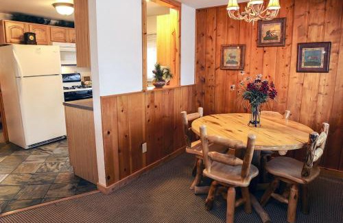 Estes Park Casa | Lazy R Cottages- 8 cabin