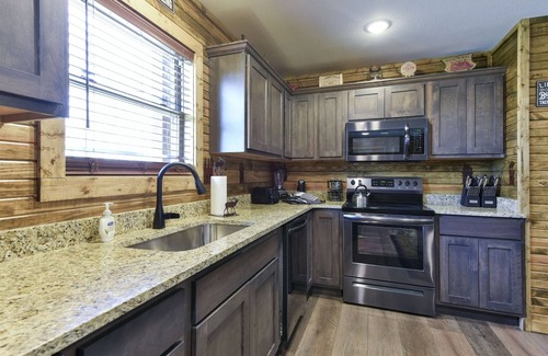 Branson Cedars Cabina | Lazy River Lodge | 5 Bed, 5 Bath