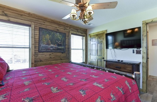 Branson Cedars Cabina | Lazy River Lodge | 5 Bed, 5 Bath
