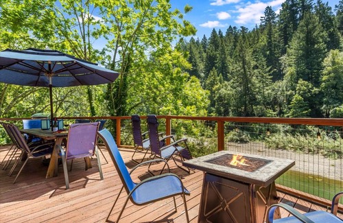 Guerneville Casa | Lazy River Lodge - Hot Tub On the River Kayaks