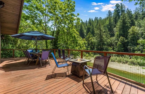 Guerneville Casa | Lazy River Lodge - Hot Tub On the River Kayaks