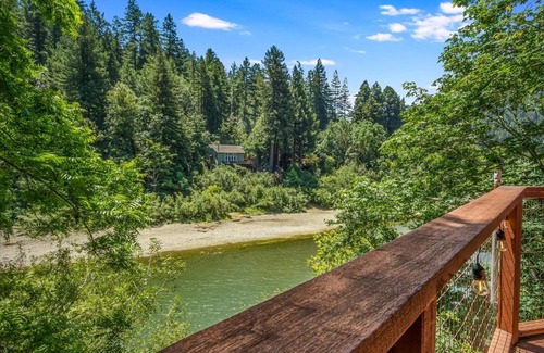 Guerneville Casa | Lazy River Lodge - Hot Tub On the River Kayaks