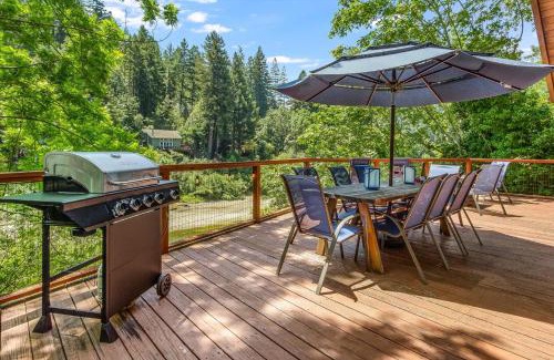 Guerneville Casa | Lazy River Lodge - Hot Tub On the River Kayaks
