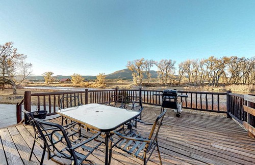South Fork Casa | Lazy River Ranch House & Guest House