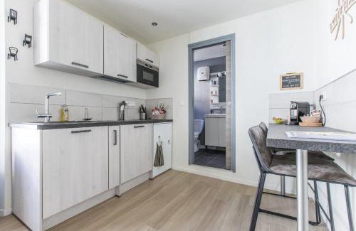 Riou - Petit Juas - Av de Grasse Apartamento | LB Vacation Rentals I Cute Affordable 1-Br Minutes From Cannes Center
