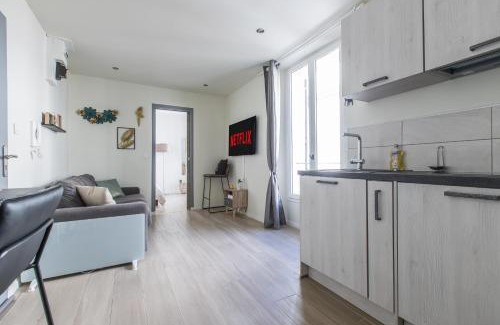 Riou - Petit Juas - Av de Grasse Apartamento | LB Vacation Rentals I Cute Affordable 1-Br Minutes From Cannes Center