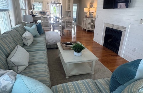 North Beach Haven Casa | LBI Beach House-Spray Beach, 4BR, 3.5 Bath, minutes walk to beach w/pool