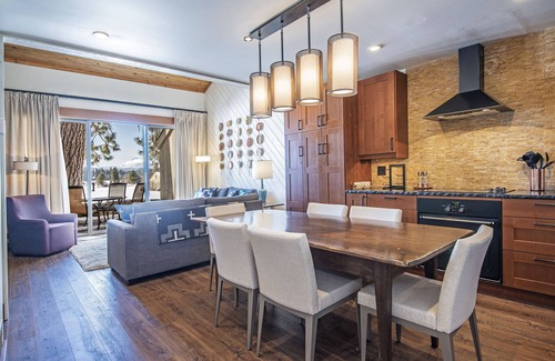 Black Butte Ranch Condominio | LC025-26 | Modern split level two-bedroom condo with views of Cascade Range.