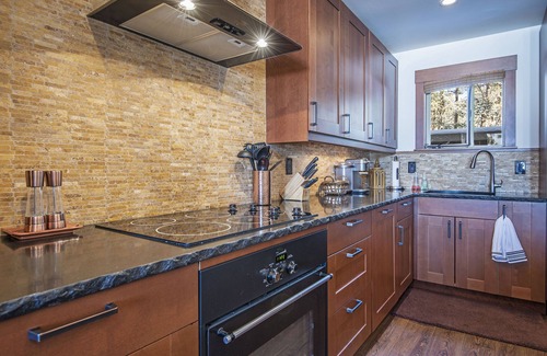 Black Butte Ranch Condominio | LC025-26 | Modern split level two-bedroom condo with views of Cascade Range.