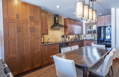 Black Butte Ranch Condominio | LC025-26 | Modern split level two-bedroom condo with views of Cascade Range.