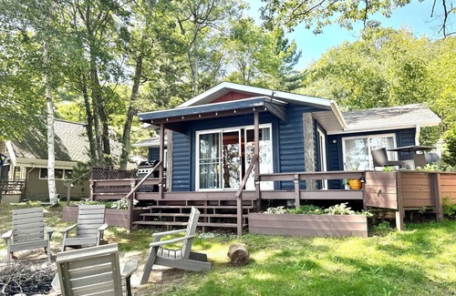 Northwoods Beach Cabina | Lakefront Cottage, Dock in for the season!