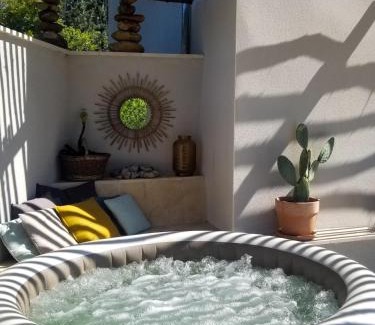 Balazuc Apartamento | Le 180 à Balazuc - Vue exceptionnelle sur les Gorges de l'Ardèche & Jacuzzi