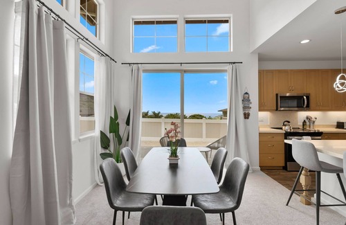 Makaha Valley Casa | Le'ale'a by AvantStay | Ocean + Mountain Views!