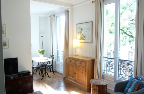 Parc-de-Montsouris Apartamento | Le Alesia : Classic French Apartment in Historic Montparnasse Area
