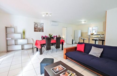 Savignac-les-Eglises Casa | Le Barradis – Casa de una sola planta con aire acondicionado y piscina compartida en Savignac-les-Églises