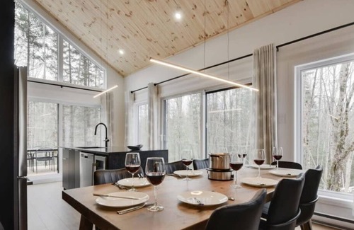 Pont-Rouge Chalet De Esquí | Le Baumier | Relaxation Luxury | Private spa and forest view