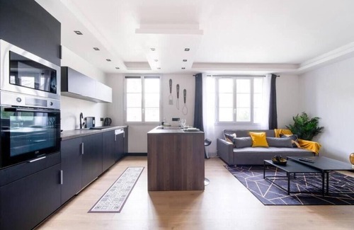 Athis-Mons Apartamento | Le Black & White - 10 min Orly, 3 min Gare Juvisy