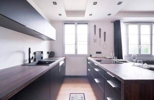 Athis-Mons Apartamento | Le Black & White - 10 min Orly, 3 min Gare Juvisy