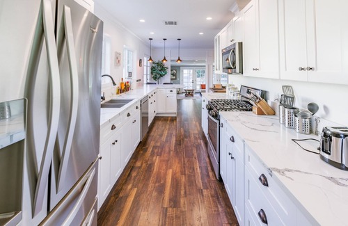 Canoga Park Casa | Le Bleu House - Newly Designed 3BR House w/ POOL by Topanga