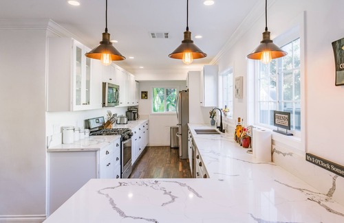 Canoga Park Casa | Le Bleu House - Newly Designed 3BR House w/ POOL by Topanga