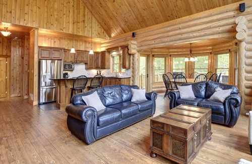 Mont-Tremblant Chalet De Esquí | Le Bois Rond at Boisès: Sauna+ Hot Tub for 12