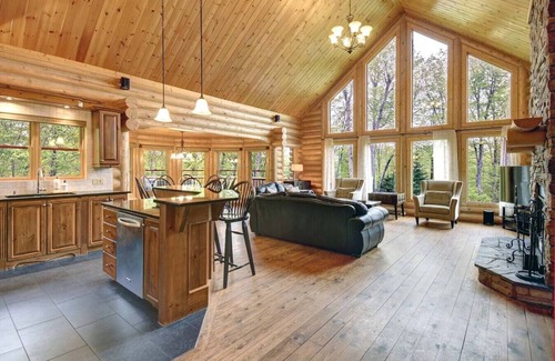 Mont-Tremblant Chalet De Esquí | Le Bois Rond at Boisès: Sauna+ Hot Tub for 12