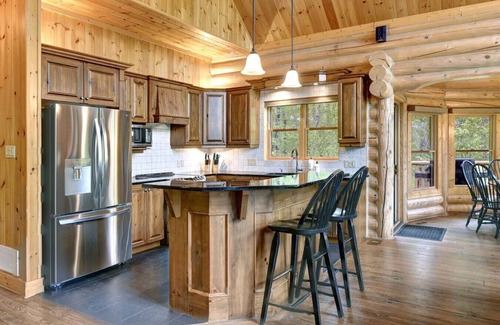 Mont-Tremblant Chalet De Esquí | Le Bois Rond at Boisès: Sauna+ Hot Tub for 12