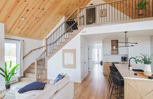 Pont-Rouge Chalet De Esquí | Le Bosquet - Wooded Escape & Modern Comfort - Private Spa