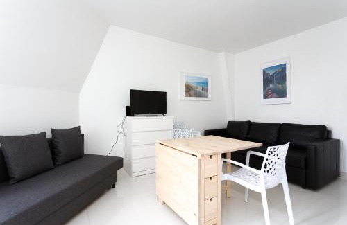 Le Bourget Apartamento | LE BOURGET RER F2 2ème gauche