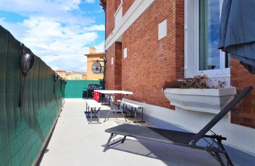 Montauban Apartamento | Le Bout du Pont - 5 min à pied de la gare Villebourbon et de l'hypercentre - Vue sur Pont Vieux - Grande terrasse - 8 couchages - 3 chambres spacieuses - 4 lits - Places de stationnement gratuites au pied de l'immeuble