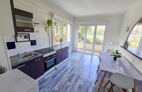 Chateau-Arnoux-Saint-Auban Apartamento | Le Cosy du Lac | Lake View – Central Quiet – Parking – Wifi – Bright Apartment 4 Guests