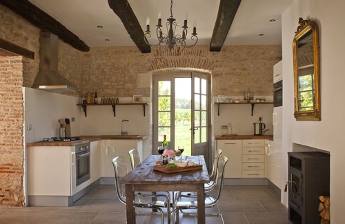 Vire-sur-Lot Cabaña | Le Caillau, casa rural de lujo con restaurante y piscina privada climatizada en los viñedos