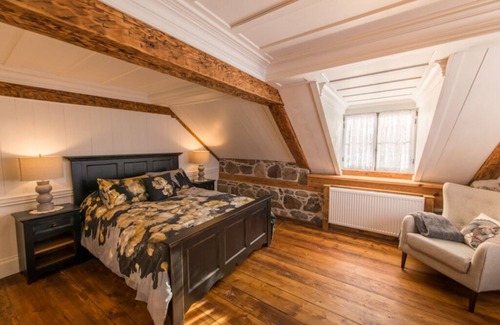 Saint-Roch-des-Aulnaies Casa | Le Canadien - Room (1) with private bathroom Enr. 304001