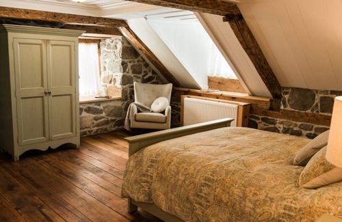 Saint-Roch-des-Aulnaies Casa | Le Canadien - room (2) with private bathroom Enr. 304001