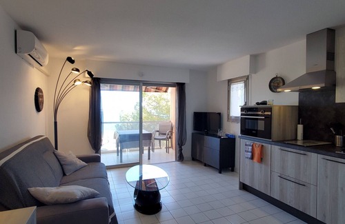 Frejus Port Apartamento | LE CAPITOLE Studio 27m2 con aire acondicionado, vista al mar, balcón y estacionamiento privado seguro 30M a pie de la playa y Port Fréjus