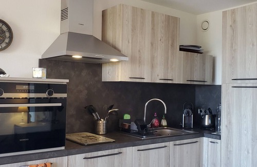 Frejus Port Apartamento | LE CAPITOLE Studio 27m2 con aire acondicionado, vista al mar, balcón y estacionamiento privado seguro 30M a pie de la playa y Port Fréjus