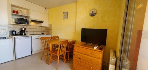 Frejus Port Apartamento | LE CAPITOLE Vue mer Studio cabine 27m2 2 adultes 2 enfants avec climatisation et garage