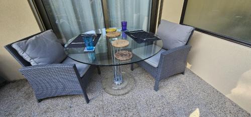 Cap-d'Antibes Apartamento | Le Château de la Pinède - début Cap d'Antibes - garden flat, swimming pool, tennis