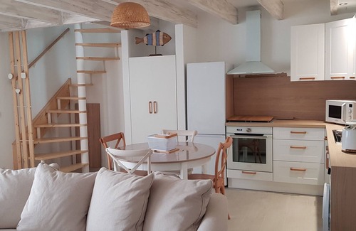 Marennes Casa | Le Chai house from the 19th century full of charm with its stone staircase.