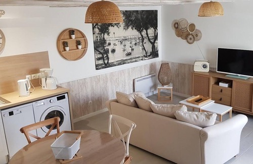 Marennes Casa | Le Chai house from the 19th century full of charm with its stone staircase.