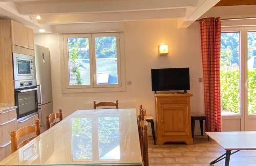 Cauterets Apartamento | Le Chalet 102. 3 chambres. Terrasse. Parking. wifi