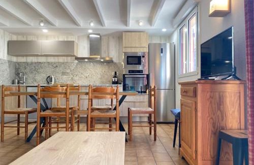 Cauterets Apartamento | Le Chalet 102. 3 chambres. Terrasse. Parking. wifi