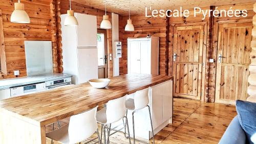 Bagneres-de-Bigorre Apartamento | Le Chalet jacuzzi et Détente 4 Étoiles