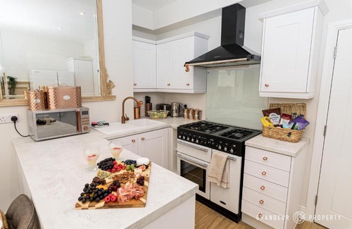 Poole Apartamento | Le Chambre d Isabel by Grandeur Property