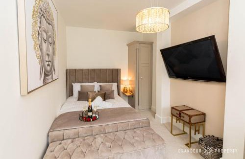 Poole Apartamento | Le Chambre d Isabel by Grandeur Property