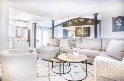 Williamstown Casa | Le Chandelier: Nestled Amidst Breathtaking Scenery , 5 Miles from the Ark
